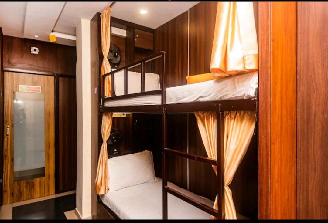 Golden View Dormitory Hotel Mumbai Bagian luar foto