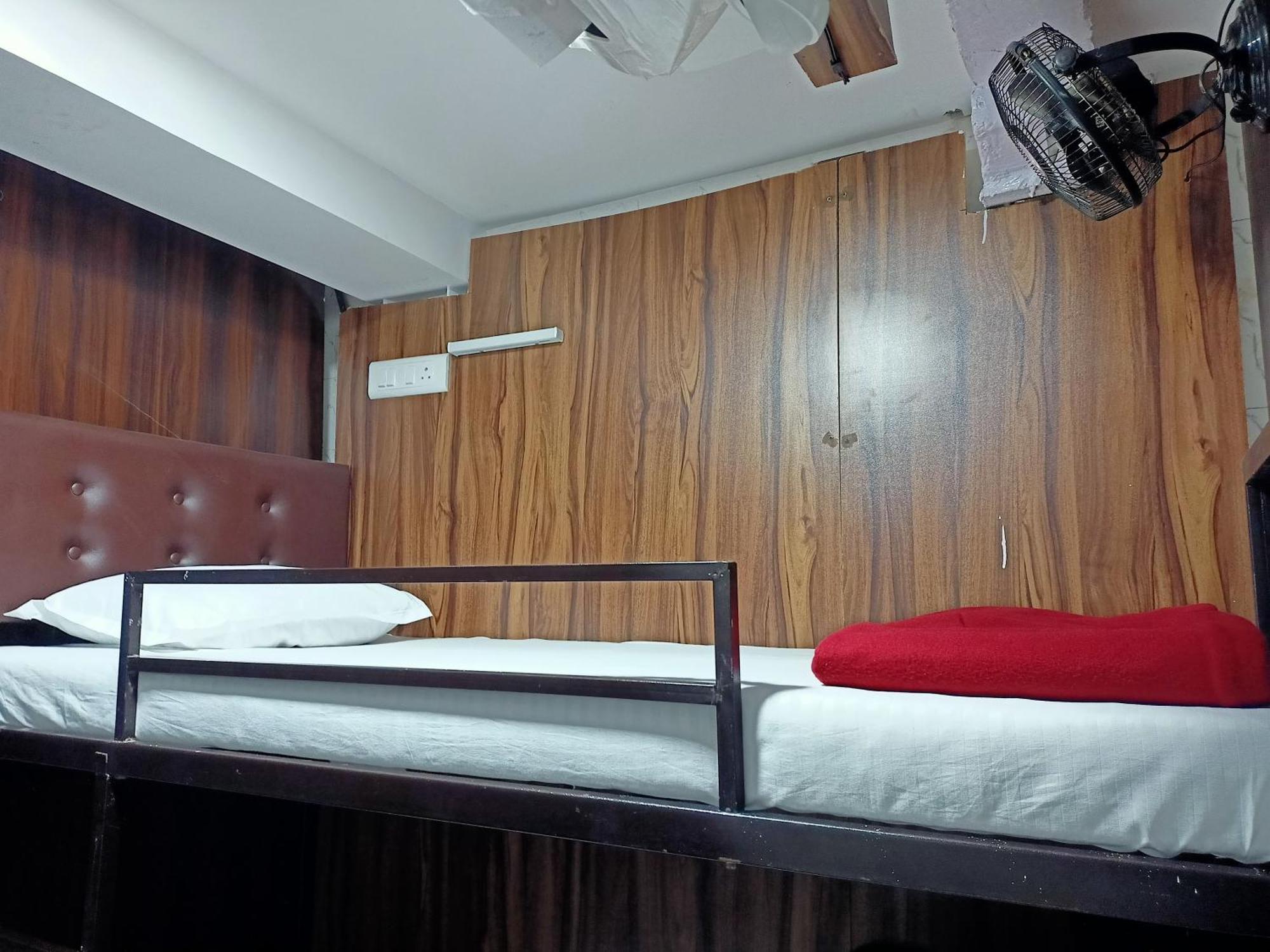 Golden View Dormitory Hotel Mumbai Bagian luar foto
