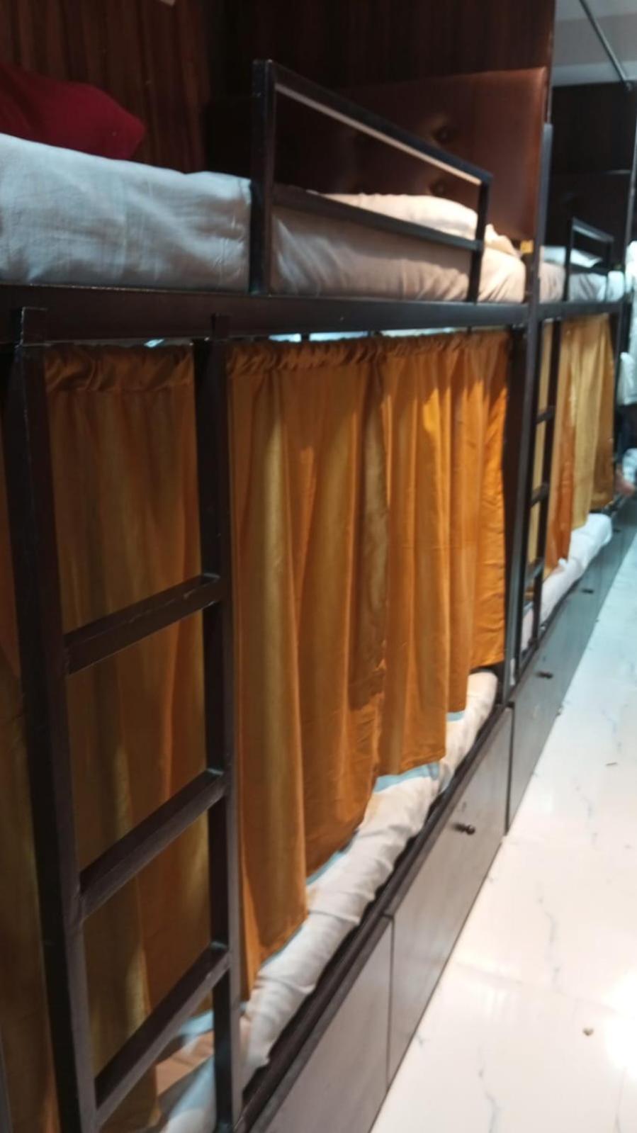 Golden View Dormitory Hotel Mumbai Bagian luar foto