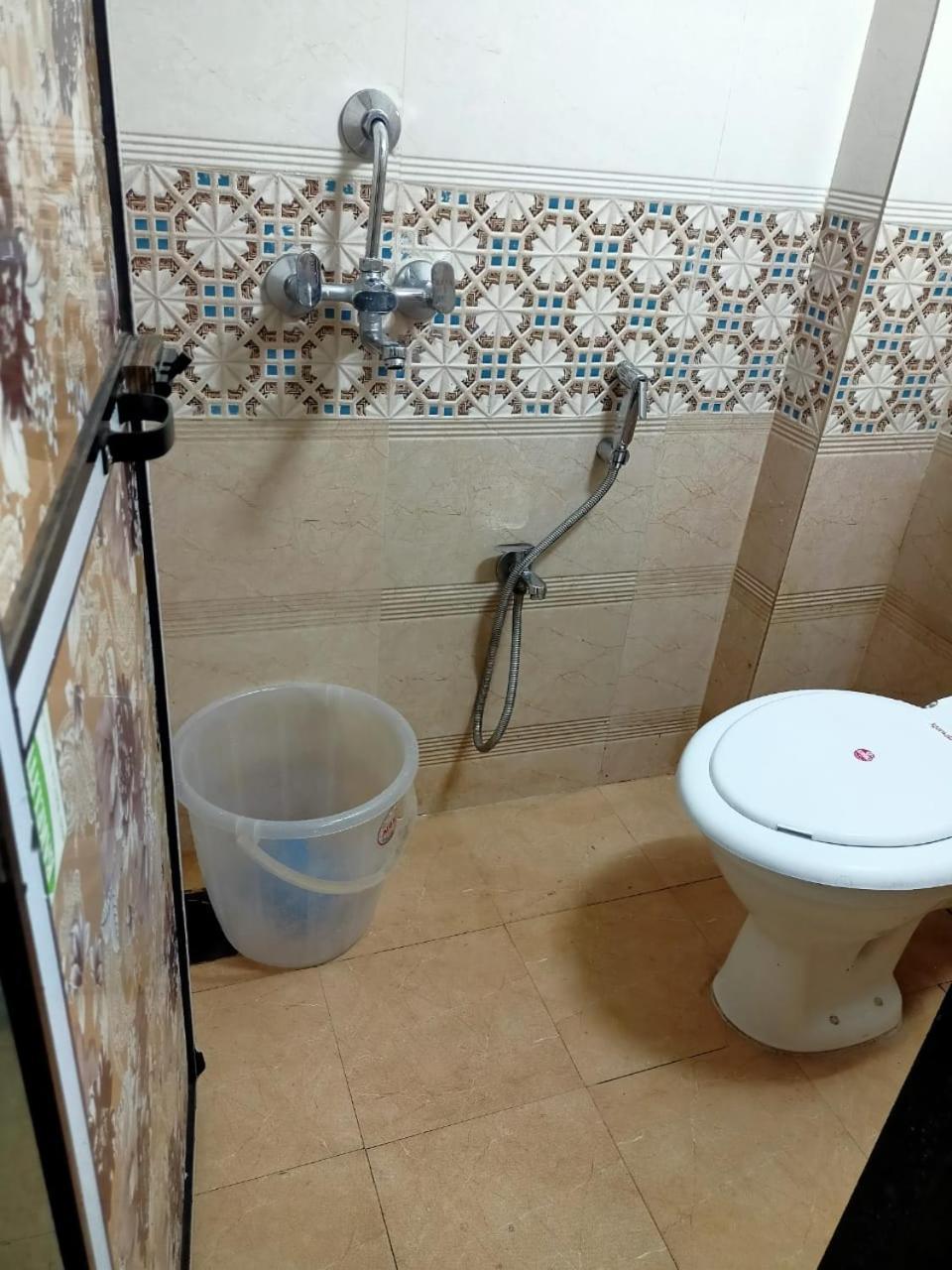 Golden View Dormitory Hotel Mumbai Bagian luar foto
