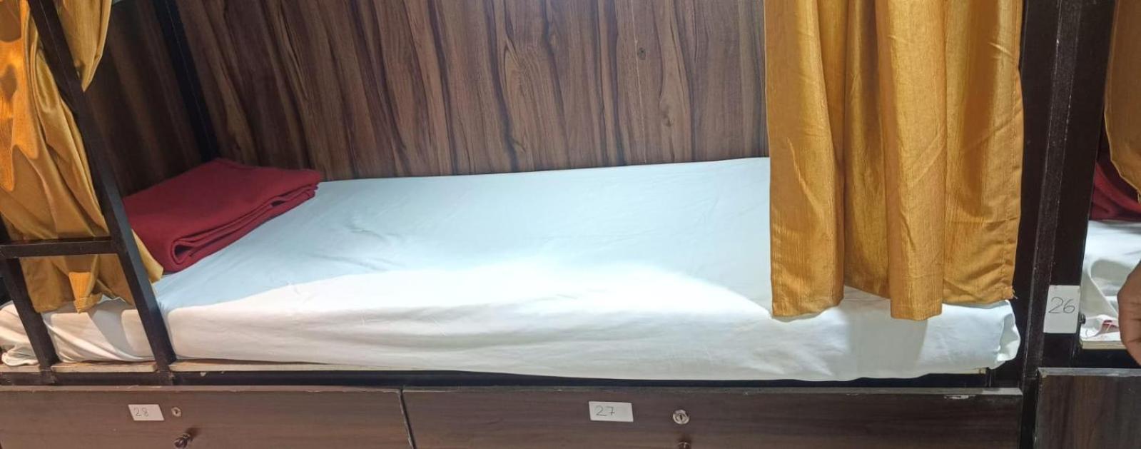 Golden View Dormitory Hotel Mumbai Bagian luar foto