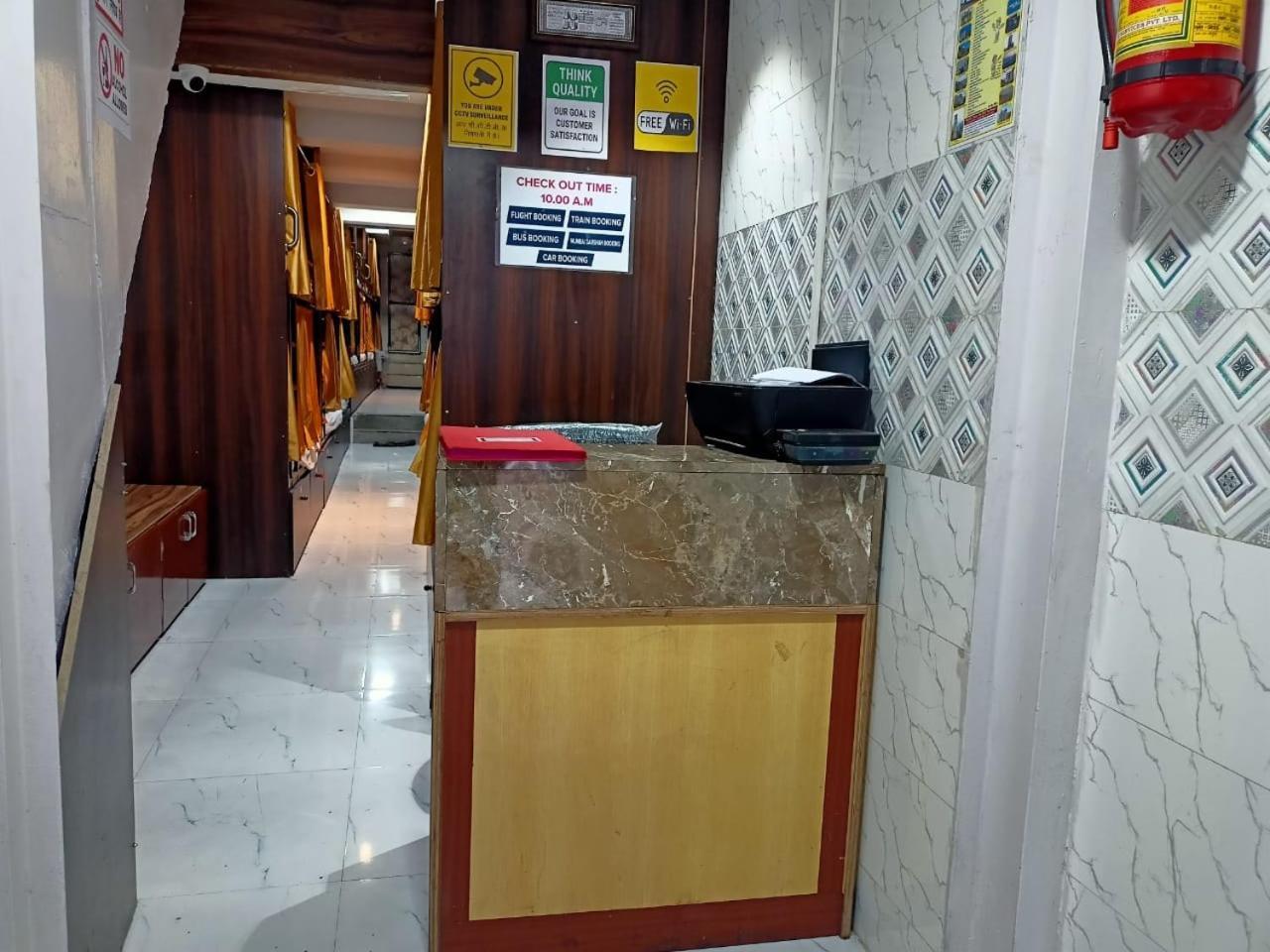 Golden View Dormitory Hotel Mumbai Bagian luar foto