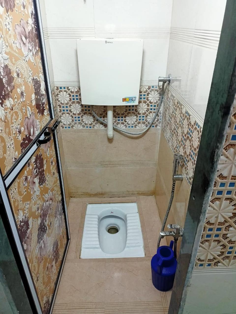 Golden View Dormitory Hotel Mumbai Bagian luar foto