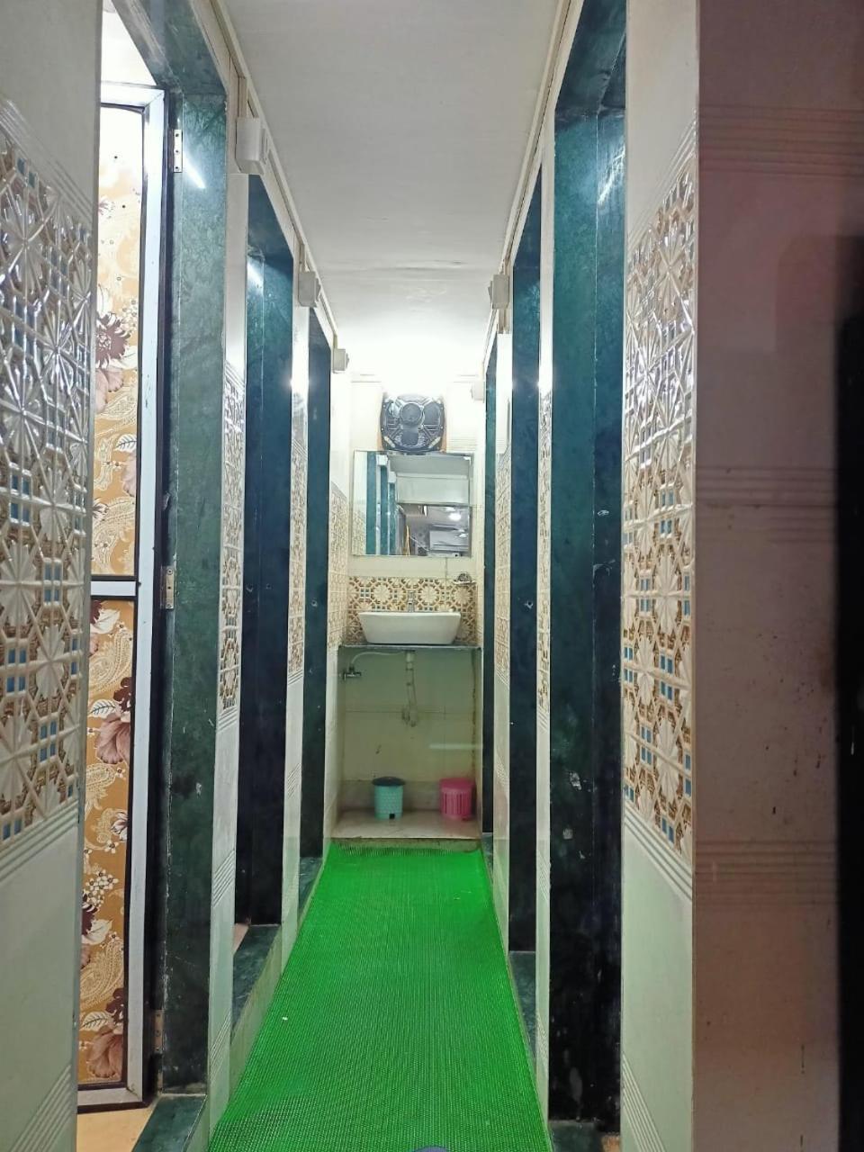Golden View Dormitory Hotel Mumbai Bagian luar foto
