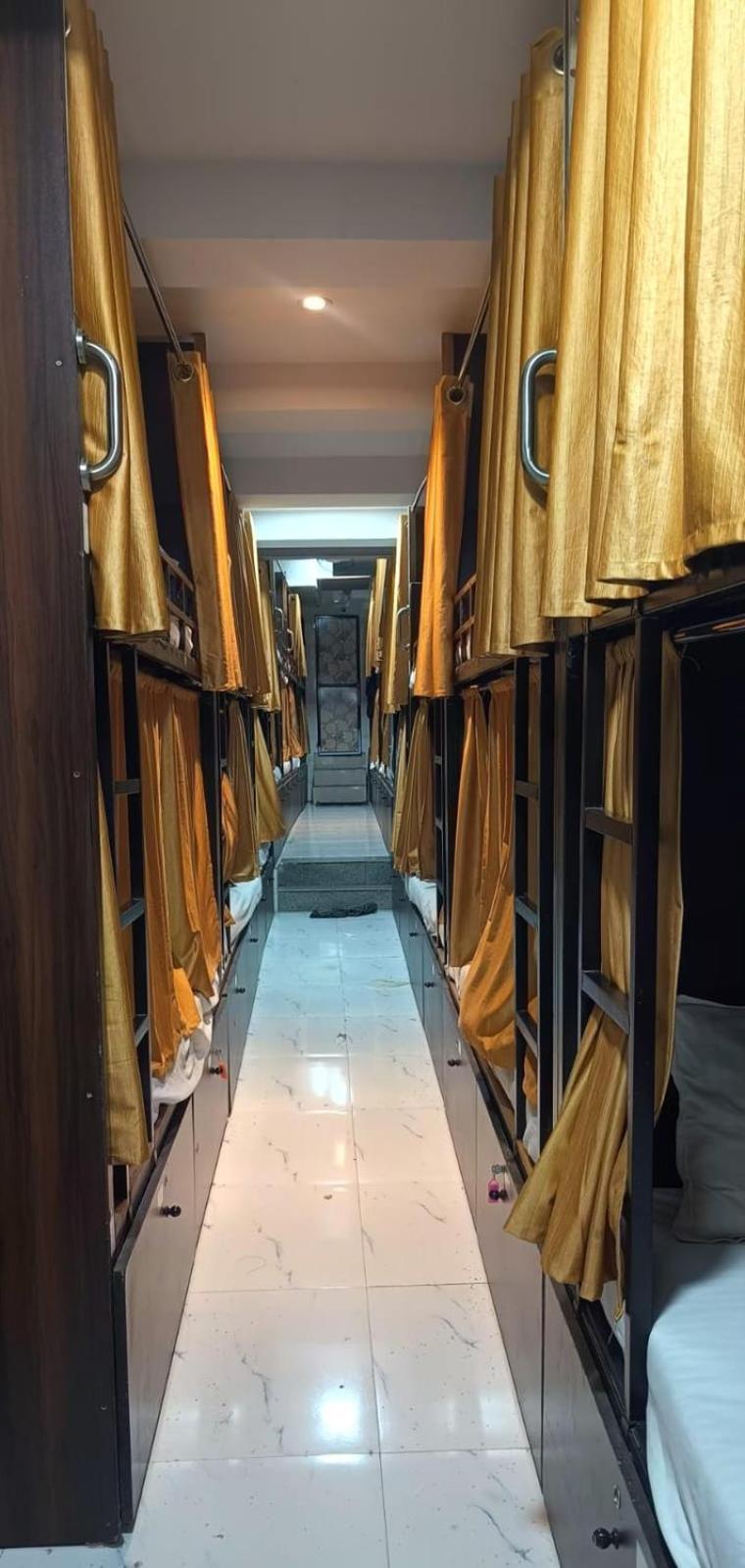 Golden View Dormitory Hotel Mumbai Bagian luar foto