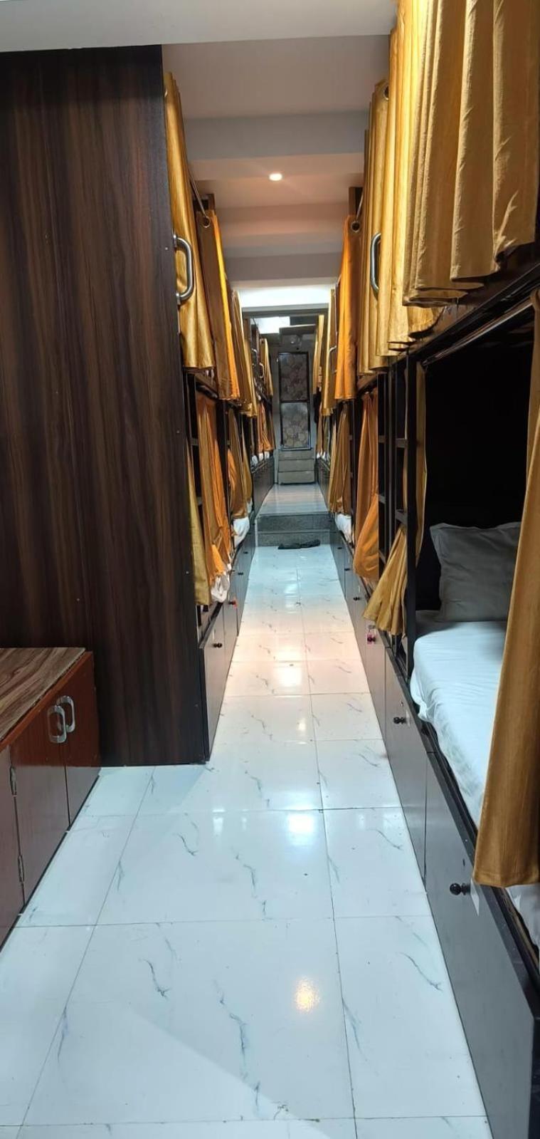 Golden View Dormitory Hotel Mumbai Bagian luar foto